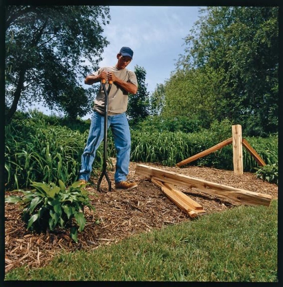 Fiskars60"Steel Posthole Digger, Long-Handled Construction and Yard Tool,Digger