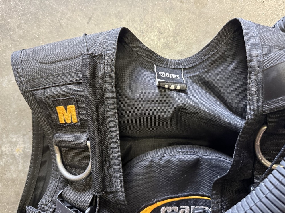 Mares Medium BCD Vector Origin