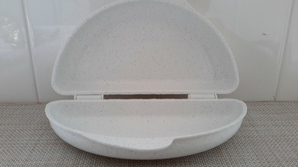 Nordic Ware Microwave Omelet Pan White EUC