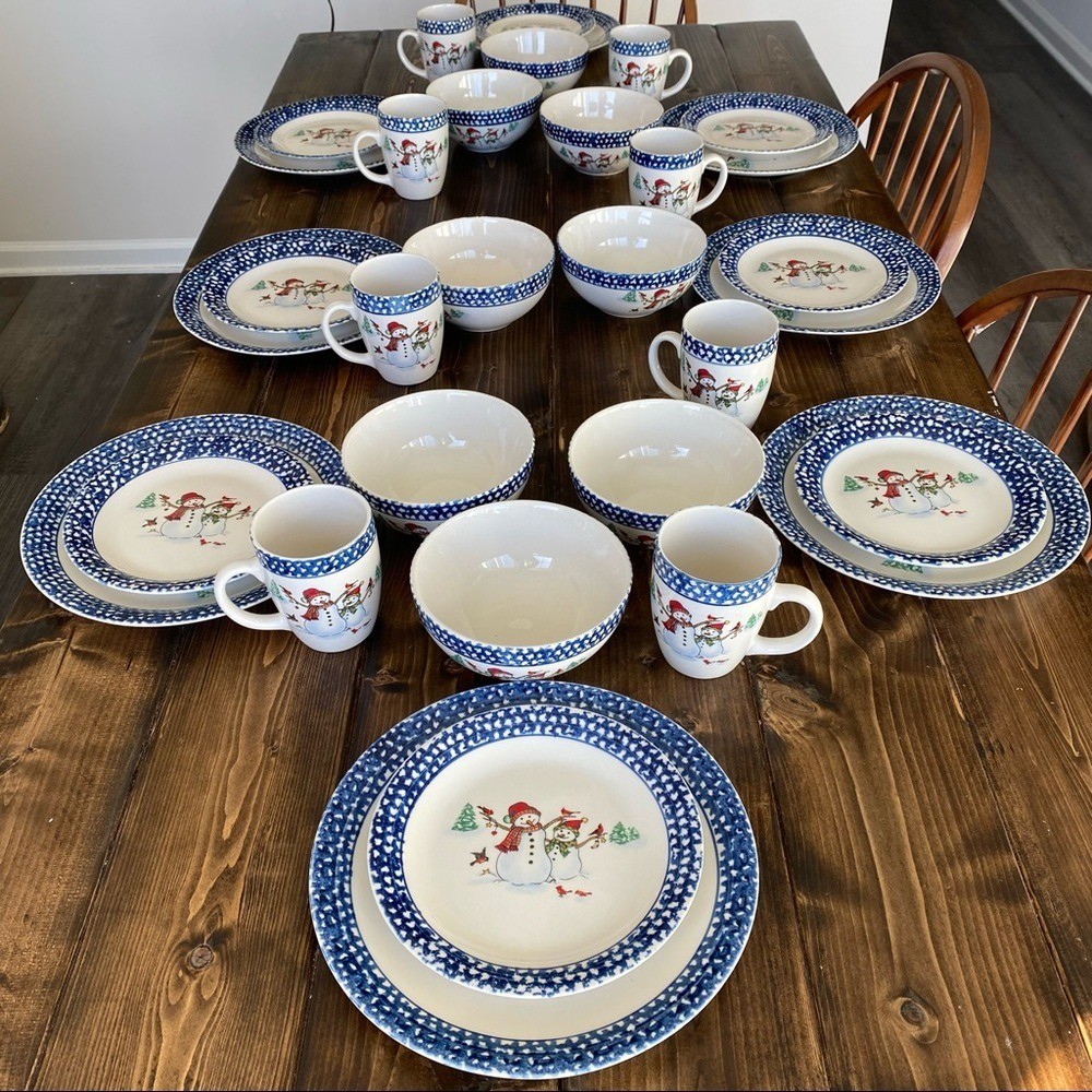 Christmas Dinnerware Set 32 Piece Serves 8