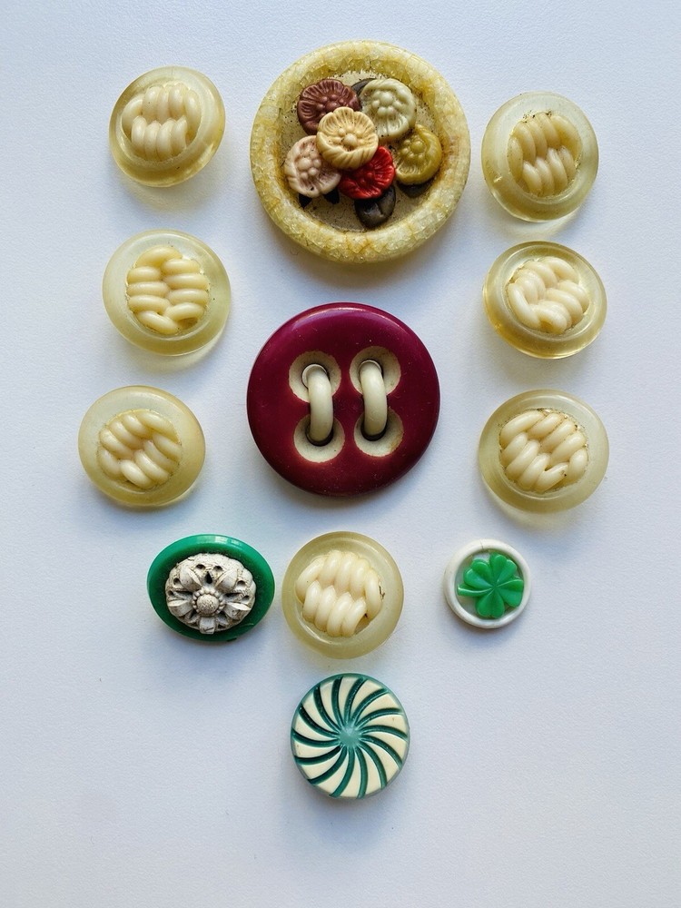 One Dozen Vintage Celluloid Buttons 2472)