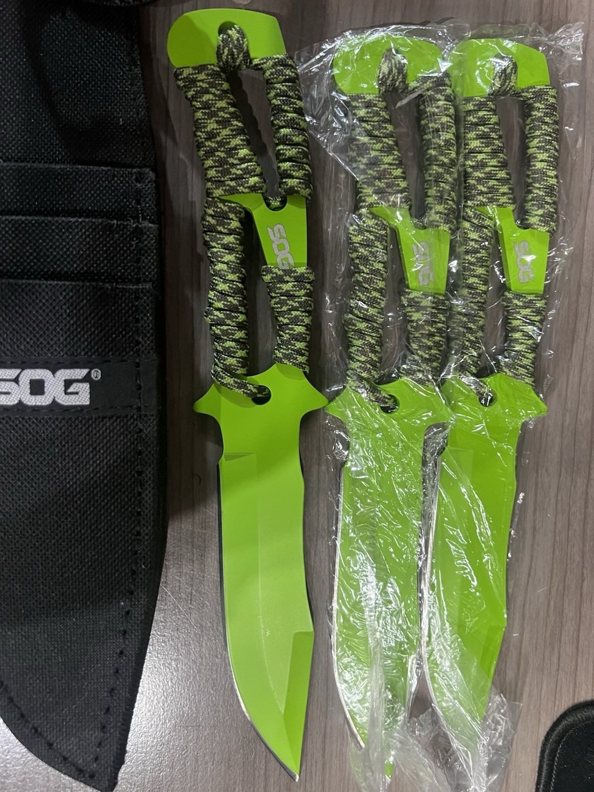 SOG LIMITED EDITION GREEN THROWING KNIVES