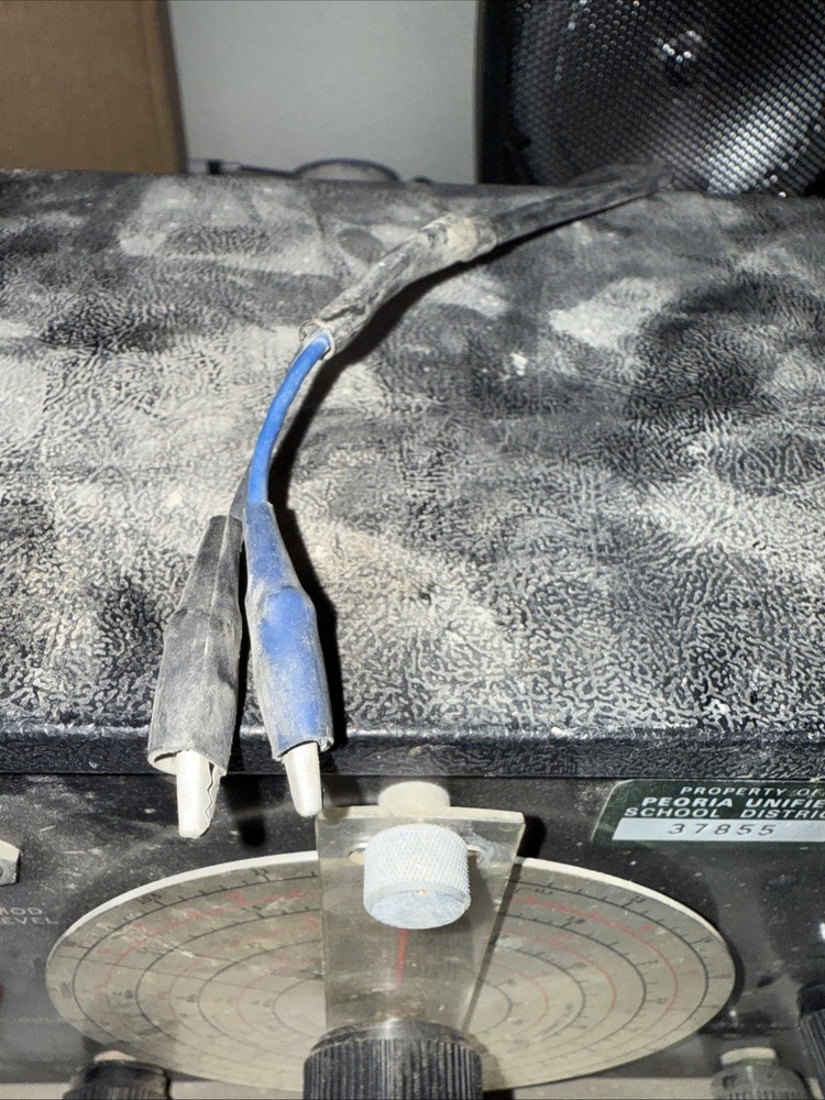 B & K Precision Solid State Model E 200D RF Signal Generator Powers On Untested