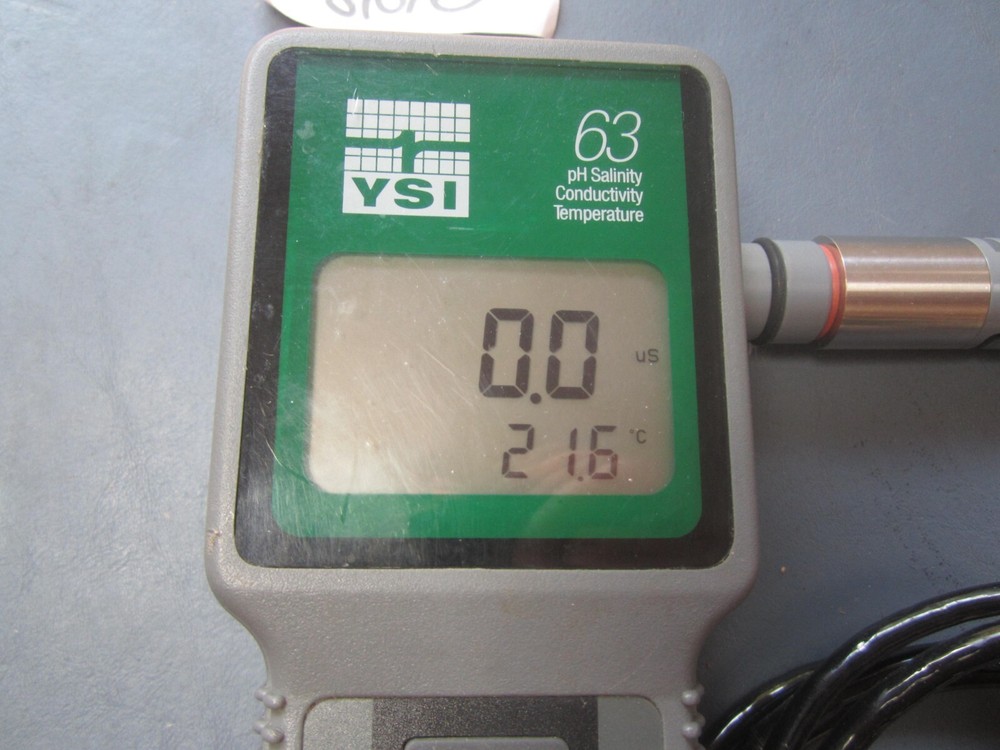 NEEDS SERVICE & CALIBRATION - YSI 63 Handheld pH Conductivty Salinity Temp METER