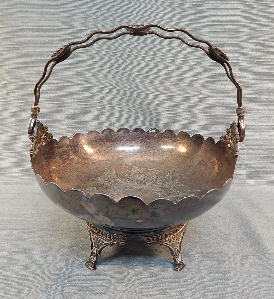 Toronto S.P. Company Quad Scalloped Silver Plate Serving Piece with Handle