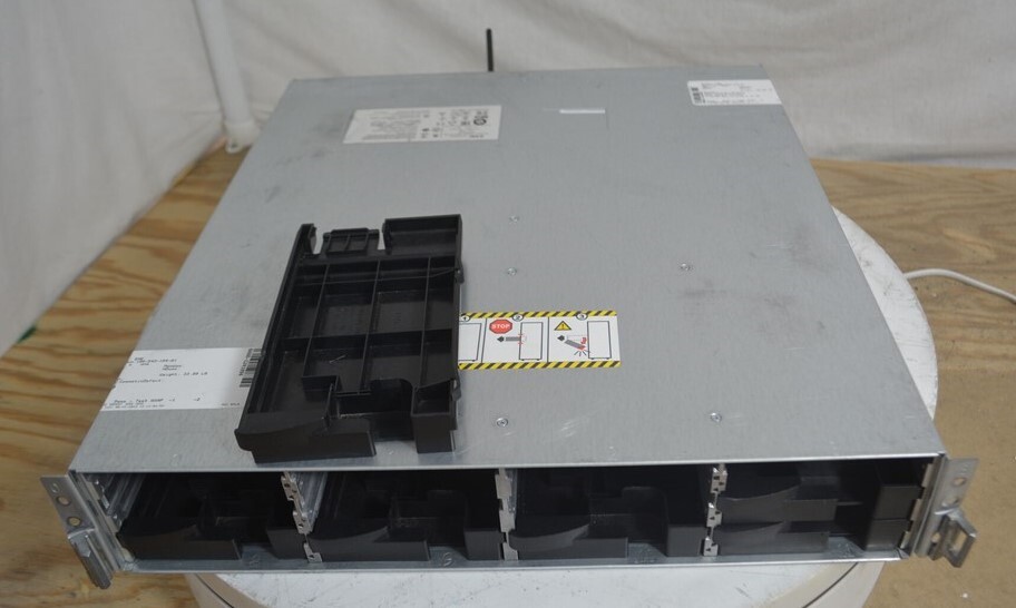 EMC EAE 100-542-104-01 12 Bay Hard Disk Array SEE NOTES