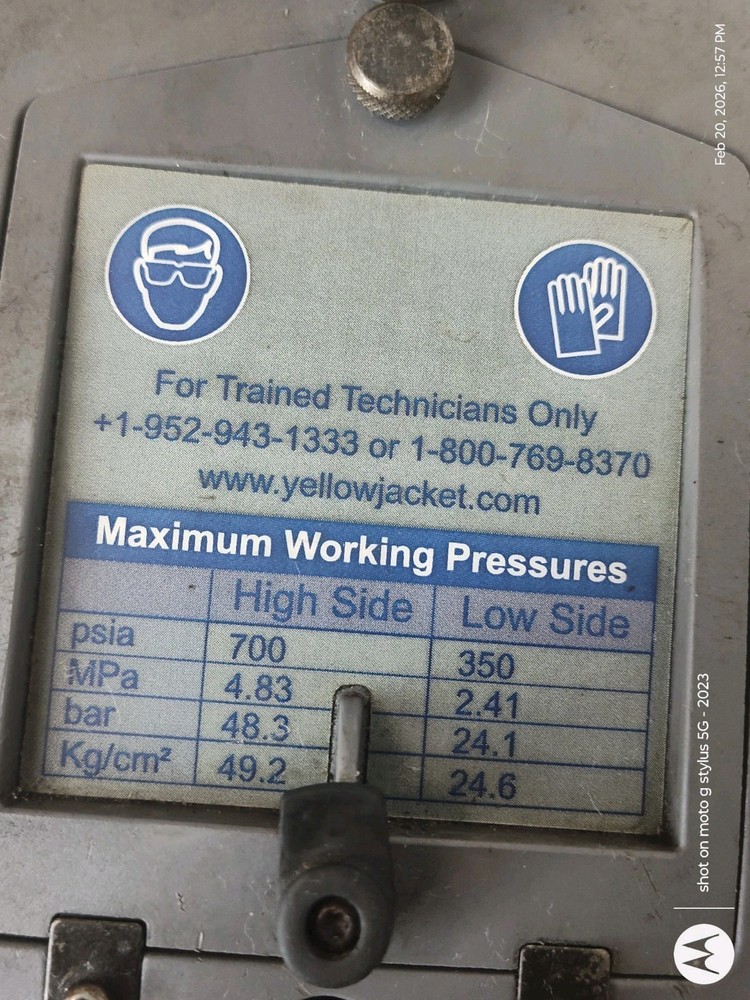 YELLOW JACKET 40815 REFRIGERATION SYSTEM ANALYZER ..MISSING LEFT KNOB!!!