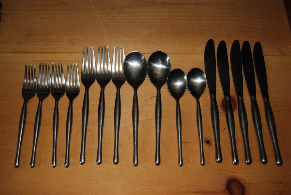 16 Piece Lot Hampton Silversmiths HSV84 Satin Stainless Flatware