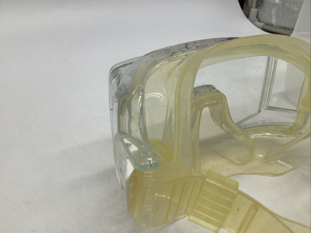 Beuchat Maximo 2 Underwater Scuba Mask - Clear with Case