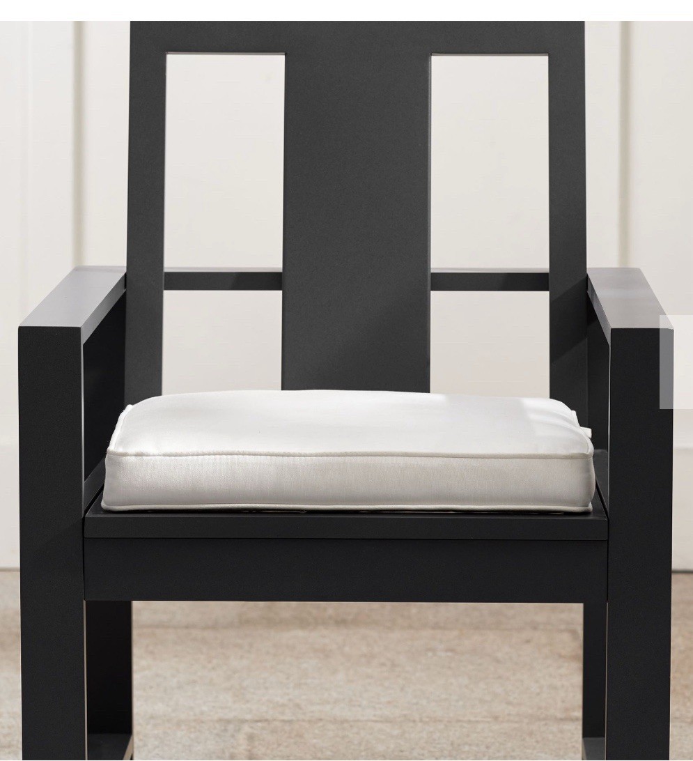 1 POTTERY BARN Piped Universal Outdoor Dining Chair Cushion Natural-New