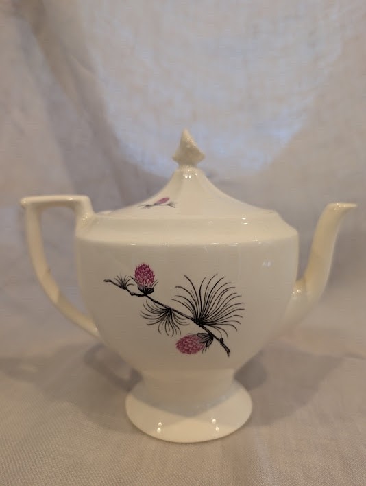 canonsbury oittery wild clover pattern teapot. pattern features pink pine cone
