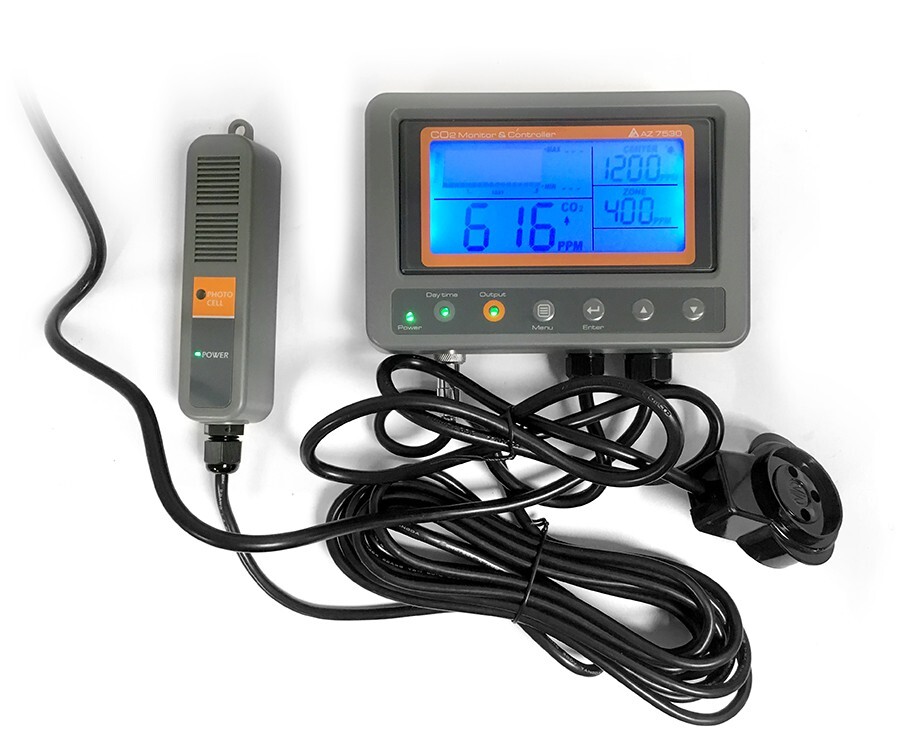 Co2 regulator with solenoid valve