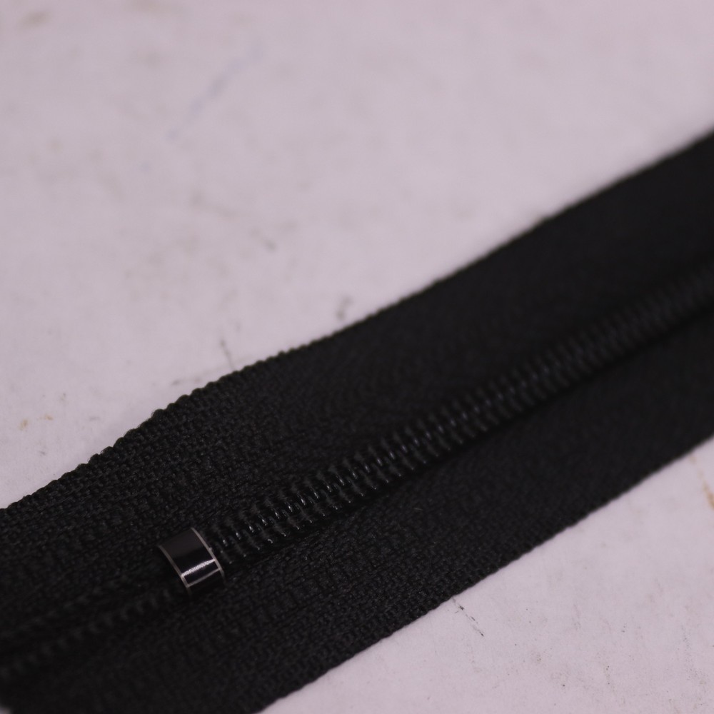1-Way Separating Zipper #4.5 Coil With Locking Pull Black 17"