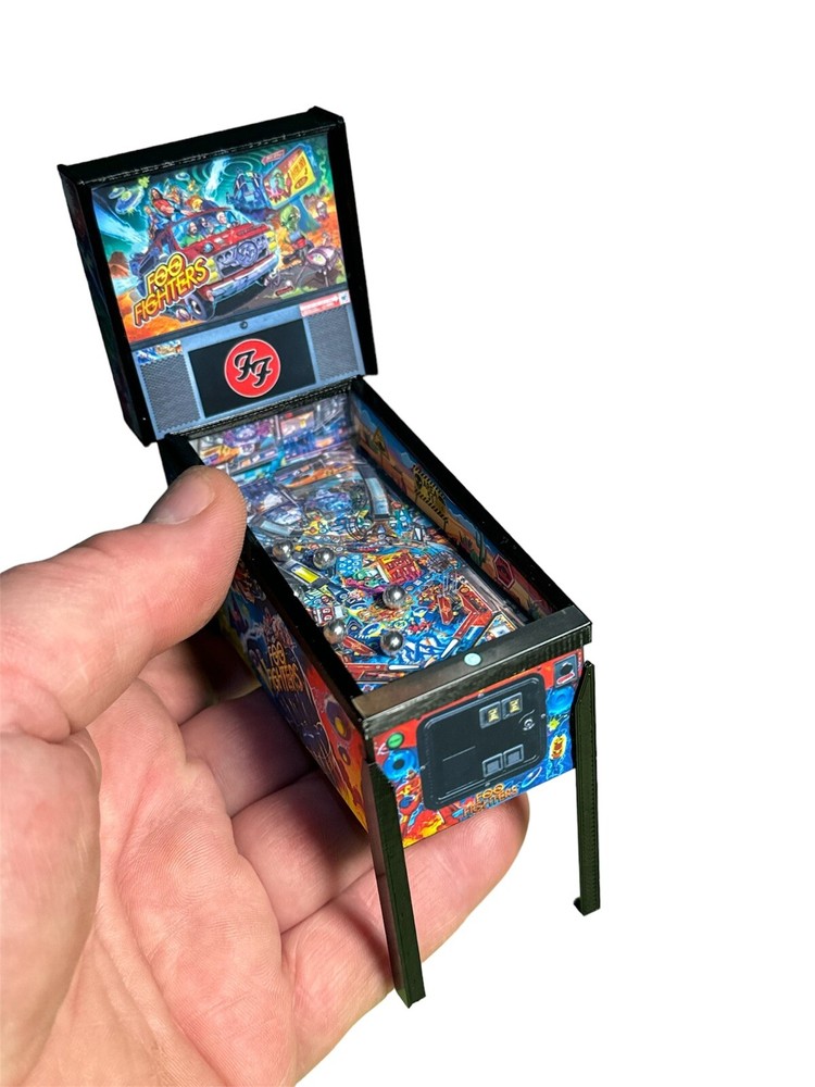 Miniature Replica "Foo Fighters” Pinball Machine Scale Model, Keepsake, Trophy