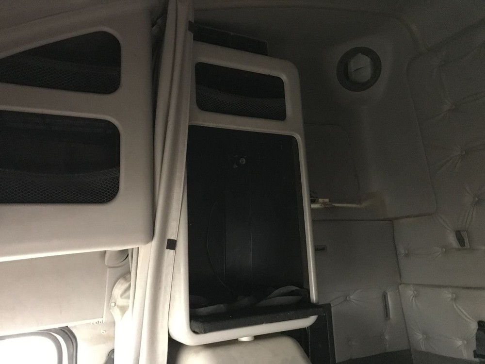 Volvo VNL Right/Passenger Sleeper Cabinet - Used