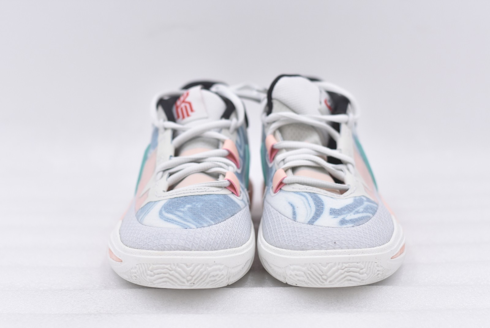 Boy's Nike Kyrie 8 GO Sneakers in Photon Dust Size 6.5Y DQ8076-002