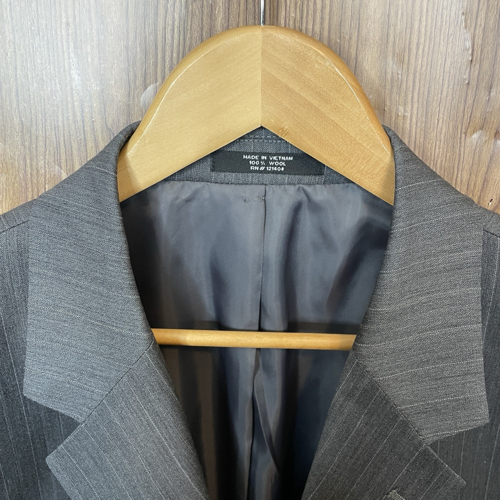 Lineage 2 Piece Suit Mens 44R 38x28 Gray Striped Wool Three Buttons Pants