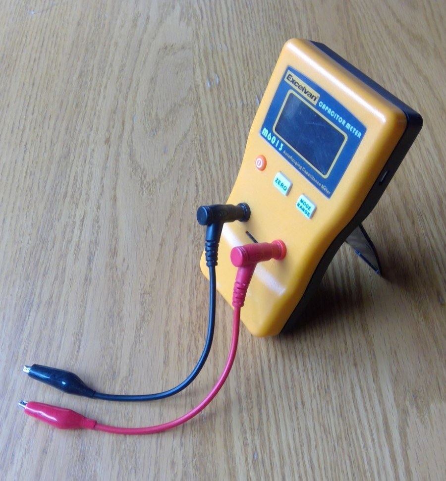 Excelvan Capacitor Meter -  M6013 Auto Ranging Capacitance Meter