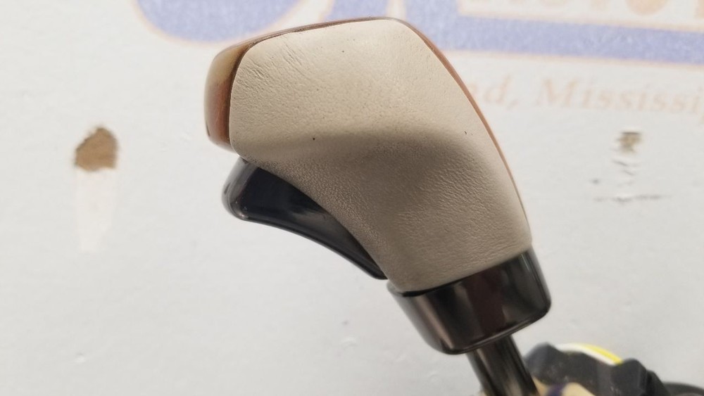 05 CADILLAC XLR AUTOMATIC TRANSMISSION SHIFTER