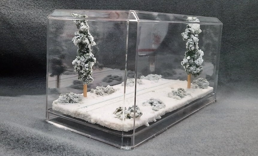 HOn3 SCALE 9" SINGLE TRACK DISPLAY CASE - WINTER SCENE- FOR ANY HOn3 TRAIN