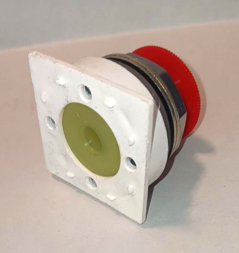 General Electric CR104PTR20A0R Pushbutton Switch, E Stop, Emergency Stop Switch