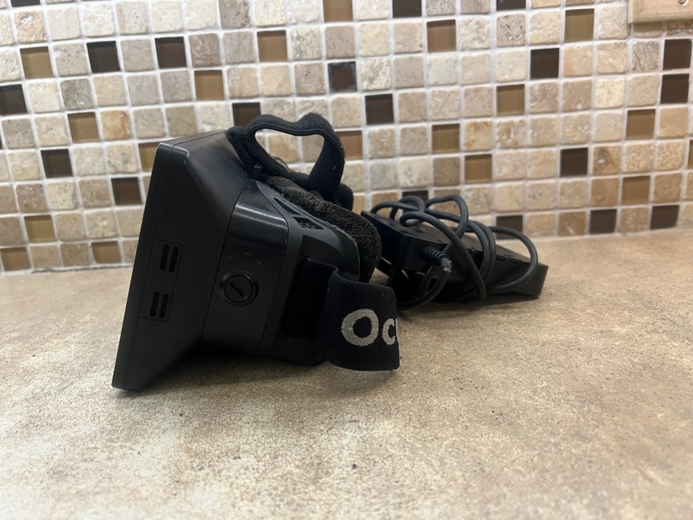 Oculus Development Kit DK Virtual Reality Headset with Case