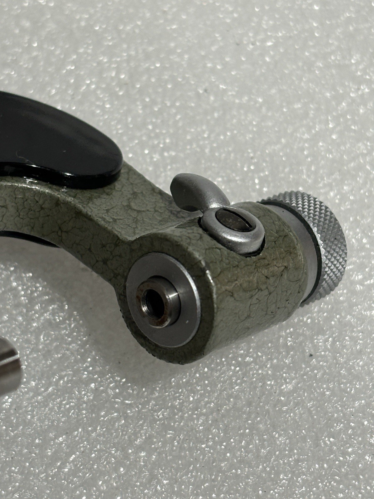 Mitutoyo 126-137 Screw Thread Micrometer 0–1" w/ 12 Anvils 0.001" as Pictured