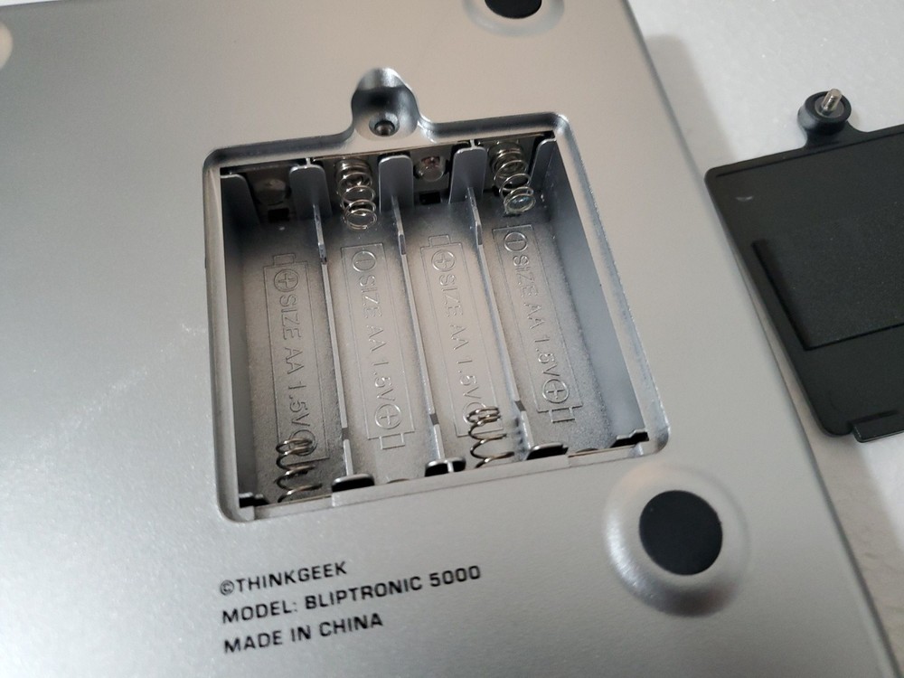 Thinkgeek Bliptronic 5000 Matrix Synthesizer Techno Beat Rhythm Audio Machine