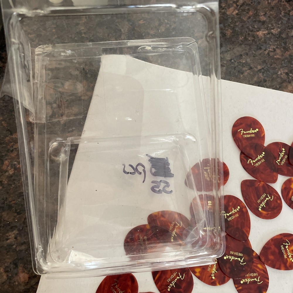 Fender 451 Classic Celluloid Guitar Picks, SHELL - MEDIUM, 55 Pieces Mostly Med