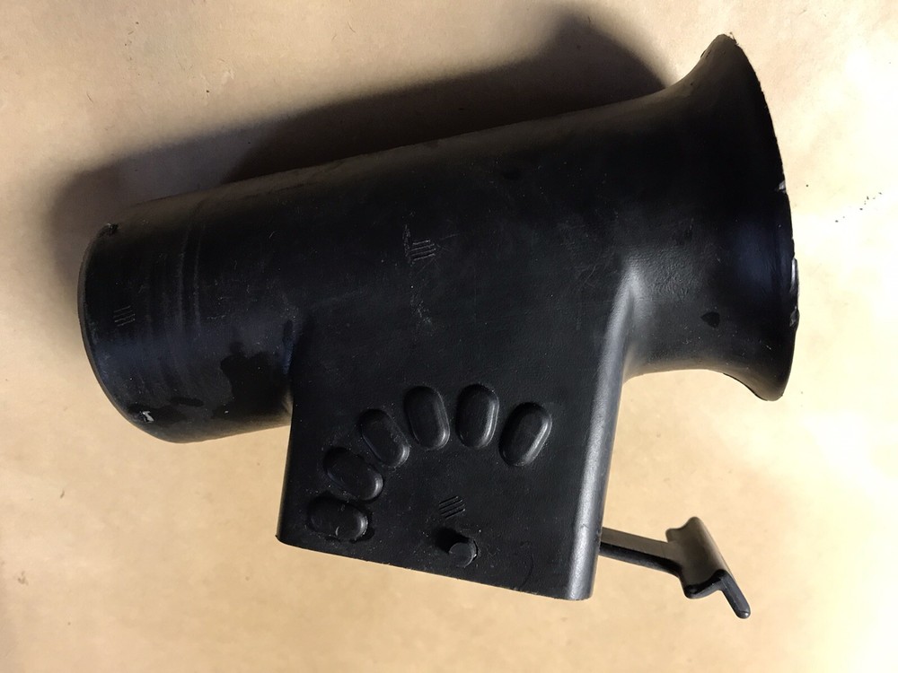 1983 INTERNATIONAL 9670 HEATER DUCT