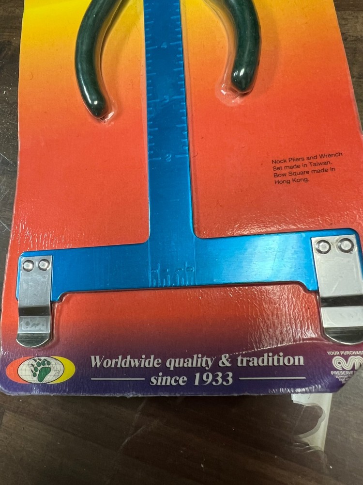 Bear Nock Set Kit 7104 new damaged box