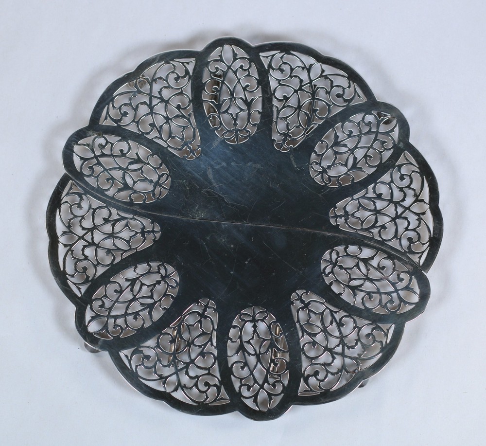Silverplate Expandable Footed Trivet Vintage Lovelace International Silver Co