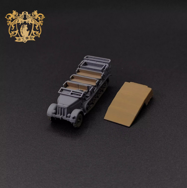 1/144 German Sdkfz 7 tractor Finished Model