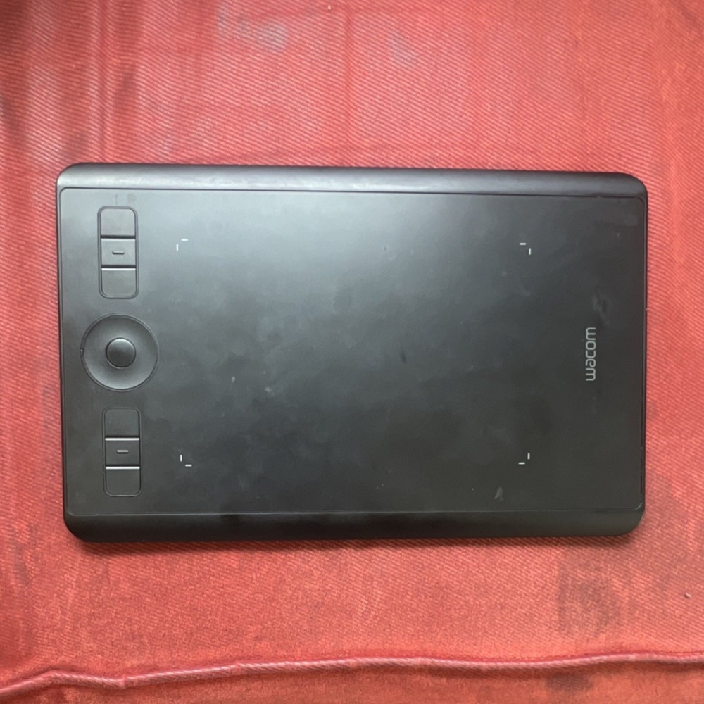 Wacom Intuos Pro Drawing Tablet (CHECK DESCRIPTION)