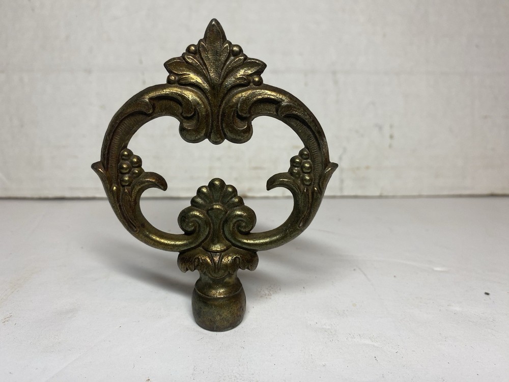 Vintage Brass Tone Lamp Finial