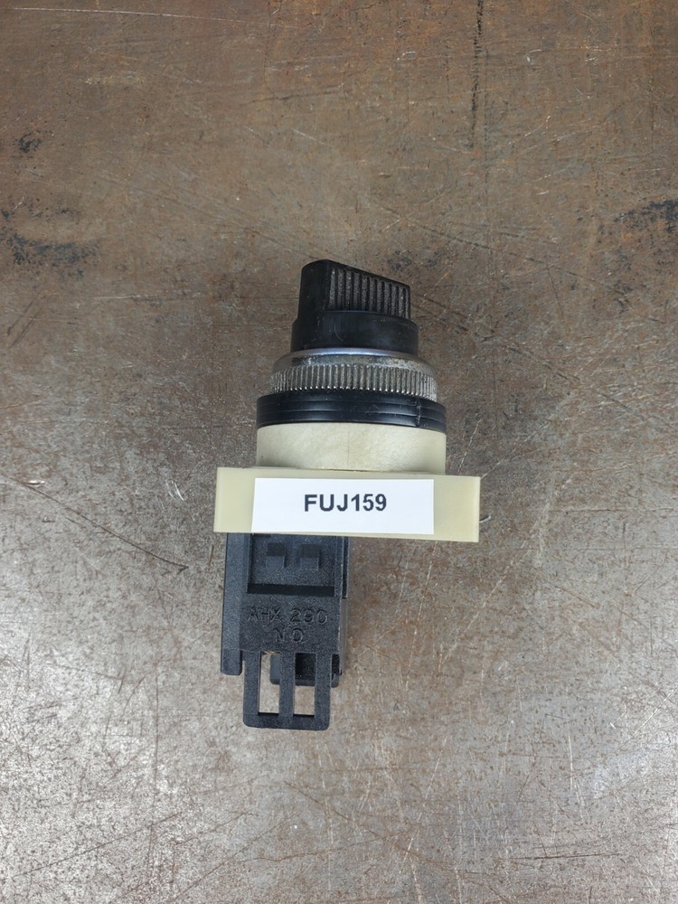 Fuji Electric AH25-P2 Selector Switch *USED* -Missing a Screw-