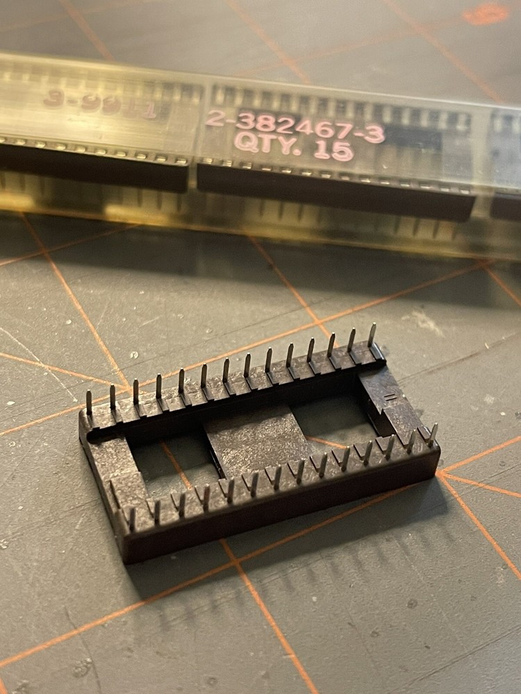 2-382467-3 IC SOCKET DIP 28-PIN TE CONN (10 PER LOT)