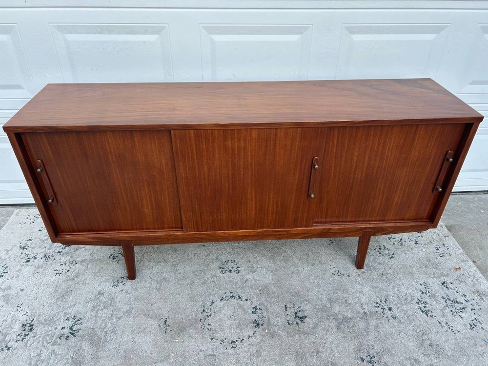 Mid Century Modern Credenza/Sideboard/Buffet