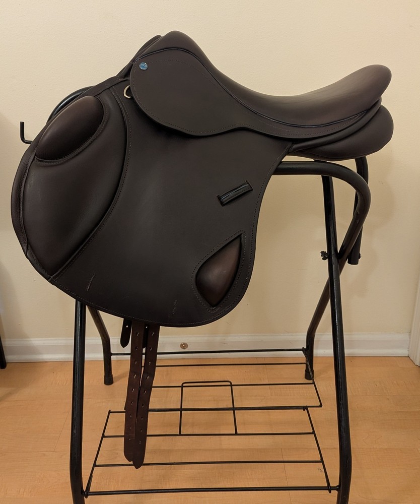 17.5" 2023 County Xcelerator Jump Saddle, N Tree - wool flocked