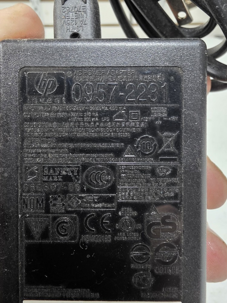 Hewlett Packard 0957-2231 Power Adapter