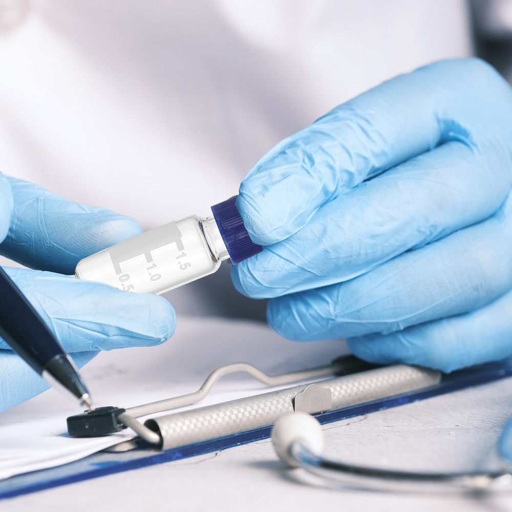 2ml Autosampler Vial, 100Pcs Clear Vials Sample Vial Solid Screw Cap with Labels