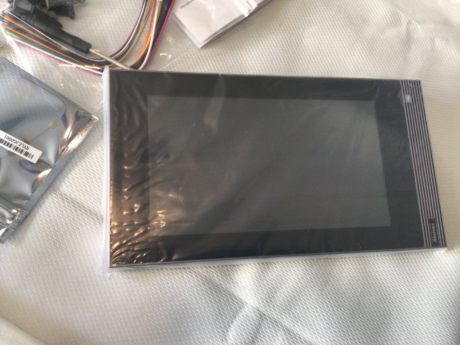 AKUVOX S562 Luxury Smart Indoor Monitor 7” Smart intercom for Home Integration