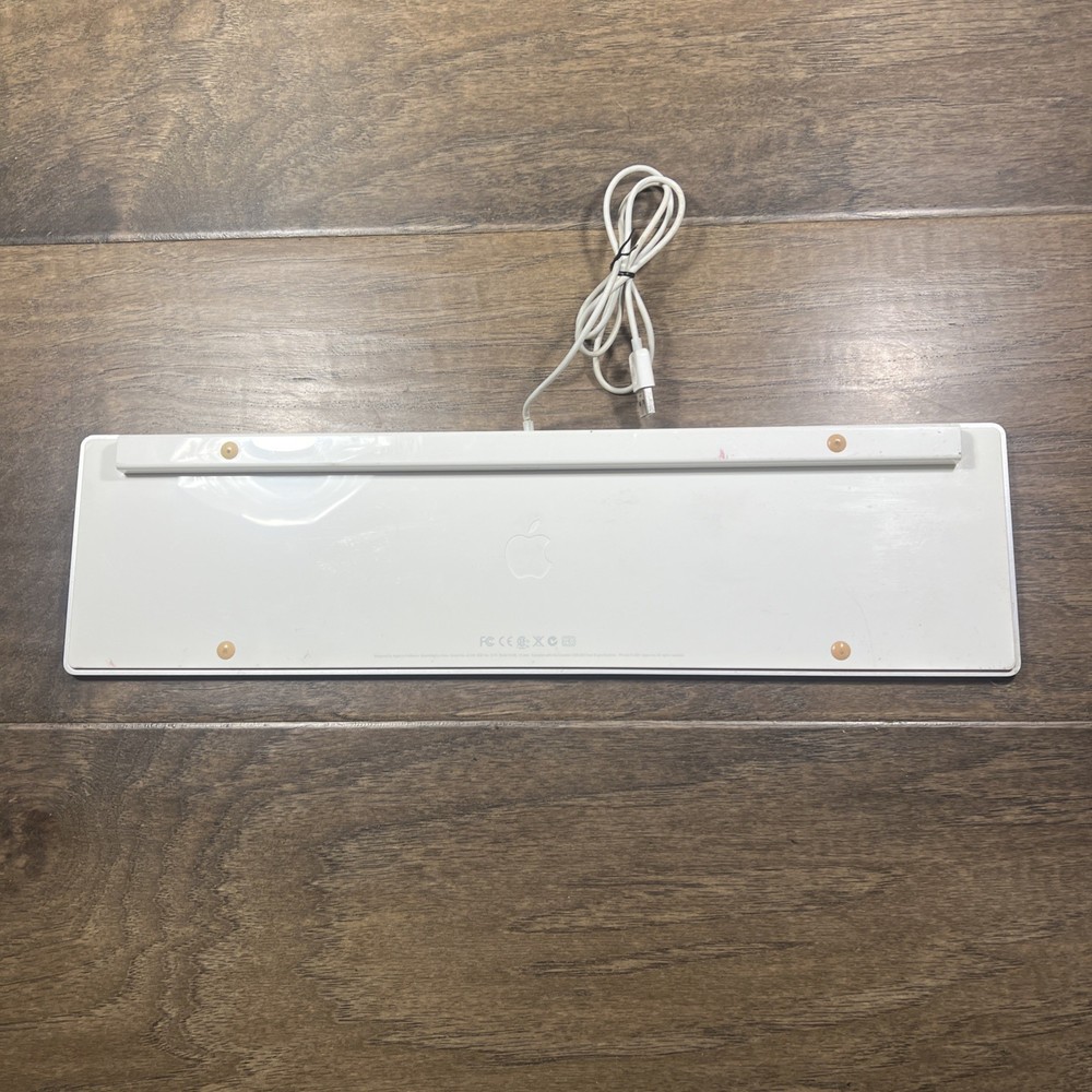 Apple A1243 Wired USB Slim Keyboard