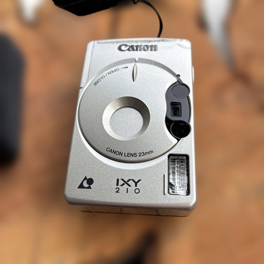 Canon Camera Ixy 210 Compact Digital