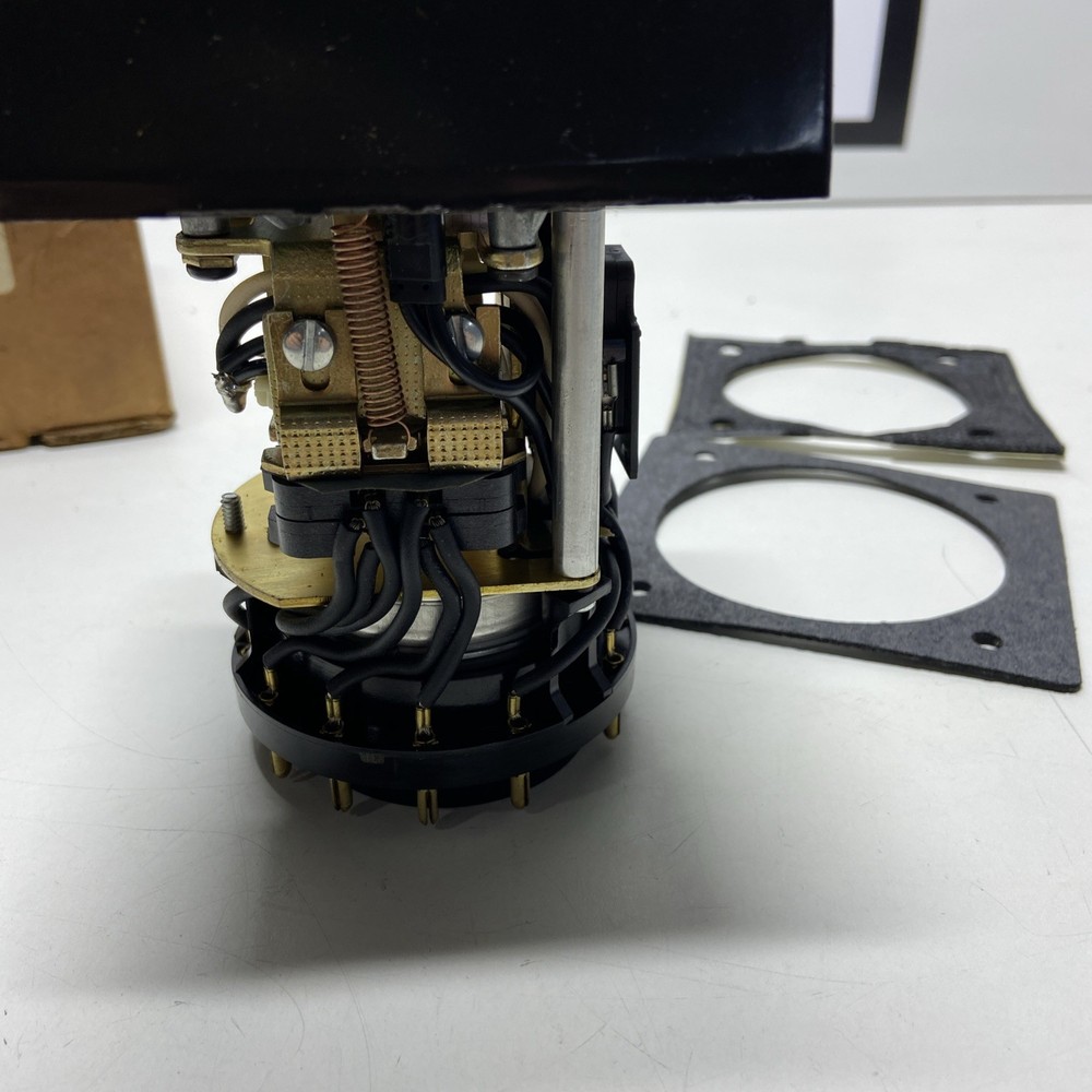 DANAHER CONTROLS HP56A6 TIMER 60 MIN (MISSING BACK HOUSING