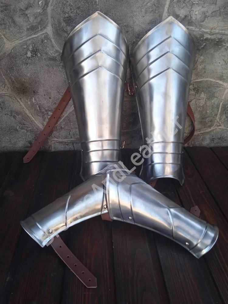 set gorget, pauldrons, bracers, greaves 18 guage steel