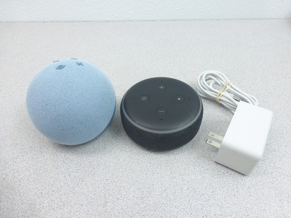 Amazon Echo Dot 4th Gen & 3rd Gen w/ (1) Charger - TESTED