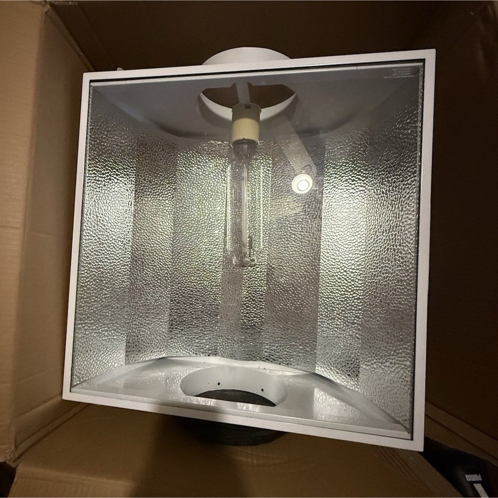 Xtrasun 8 Inch Air Cooled Light Reflector Highly Reflective Built-in Socket