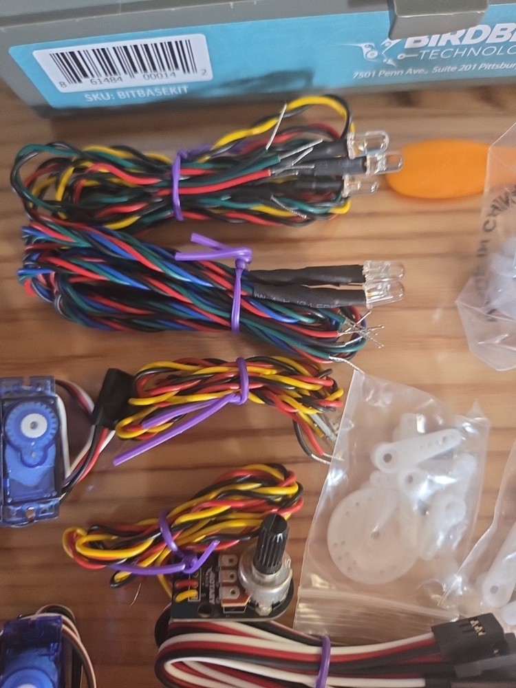 NEW Hummingbird Bit Robotics Base Kit with Microbit Bird Brain Technologies duo