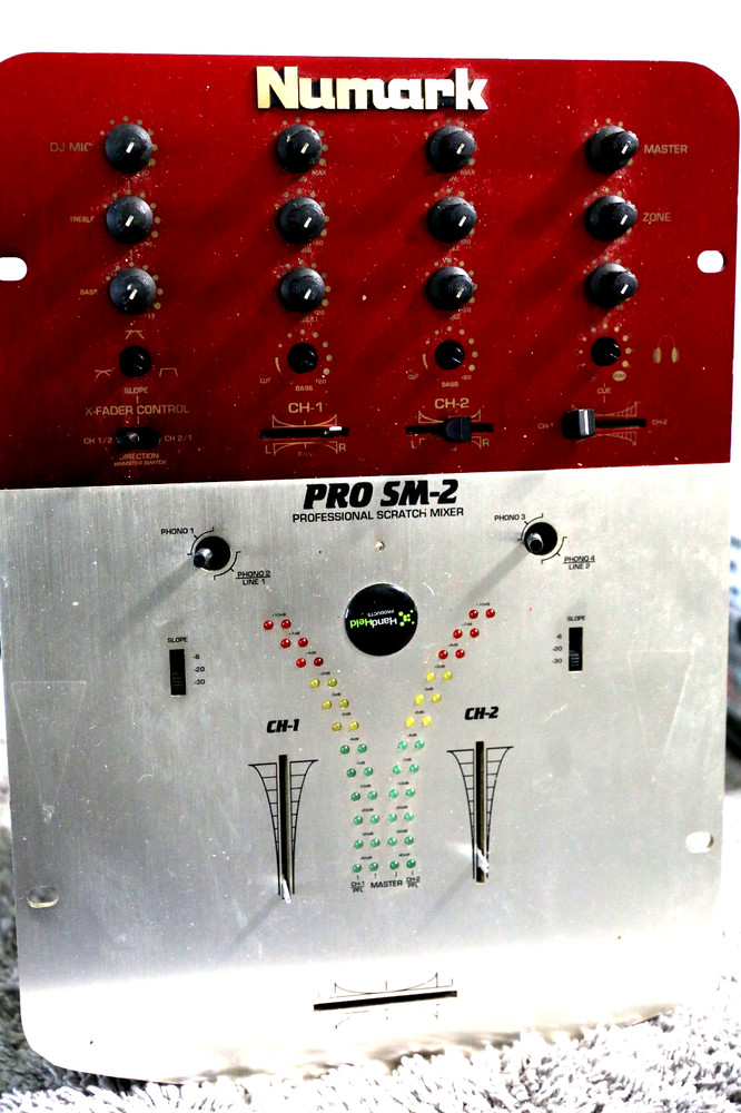 Numark PRO SM-2 professional scratch mixer.